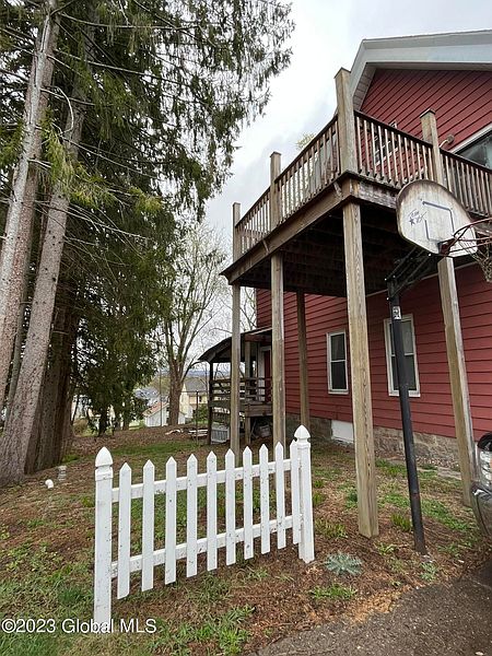 3rd image of 109 E Clinton Street