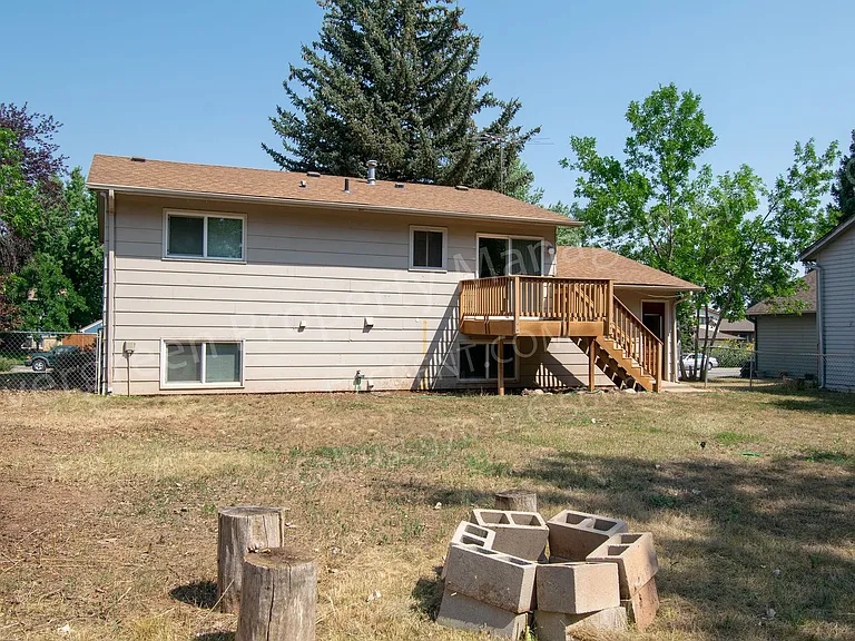 2401 W Stuart St — Photo 33
