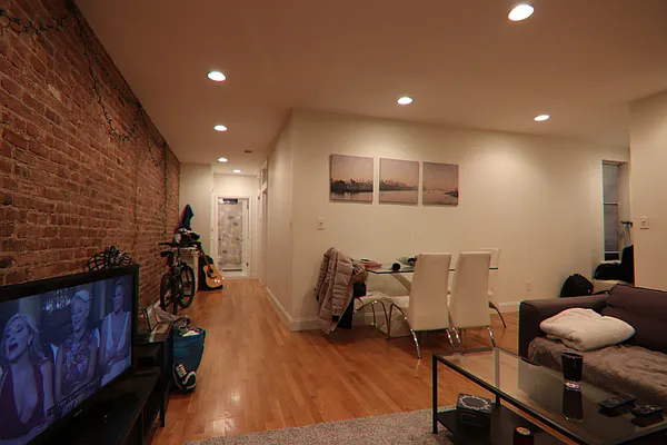 Rented by PMG Real Estate  | media 12