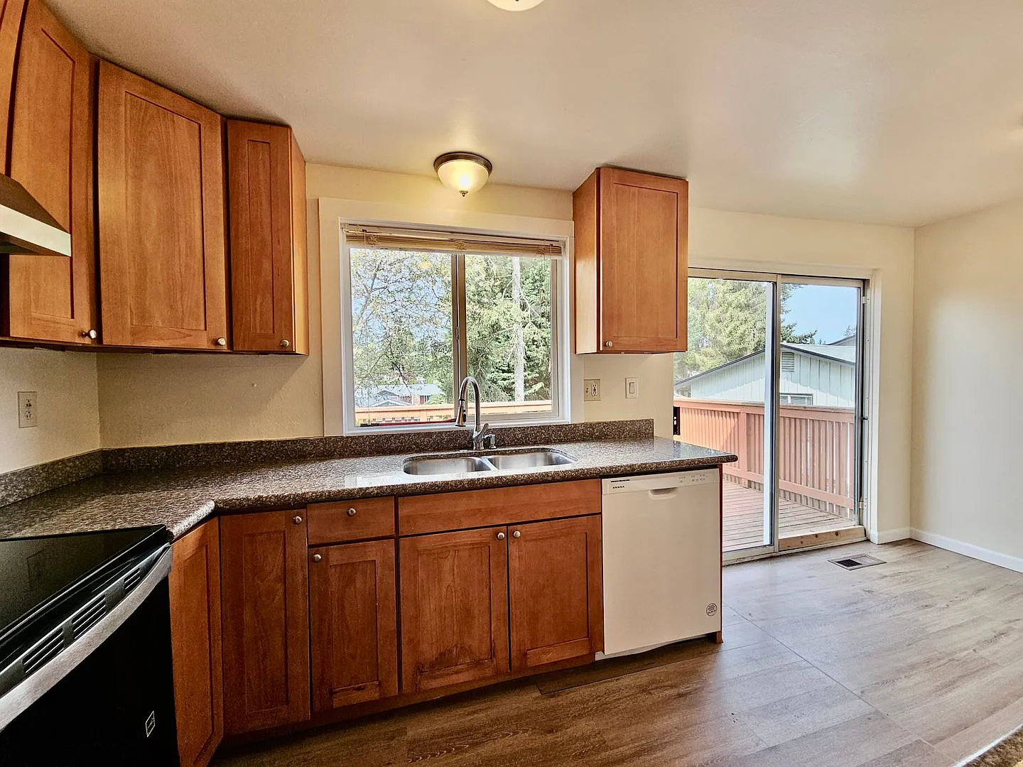 Beautiful Updated 4BR Home with Large Yard & Deck — Photo 4