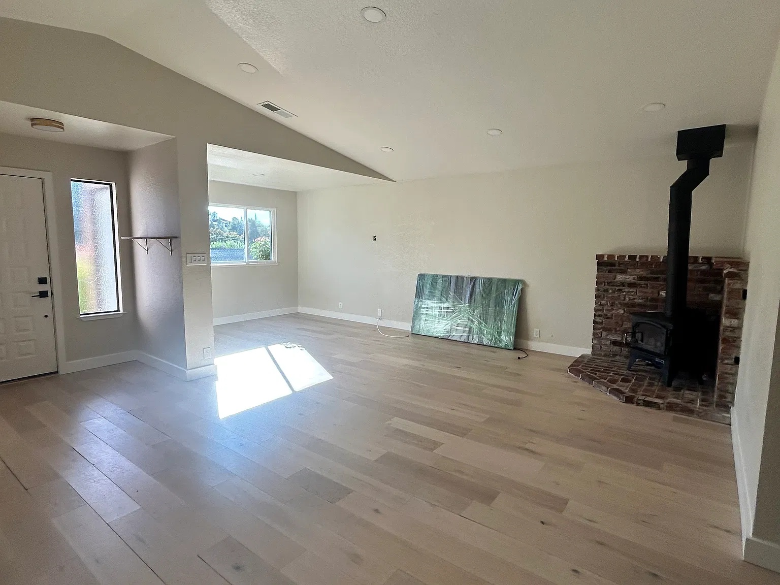 3 bed, 1385 sqft, $2,550 — Photo 3