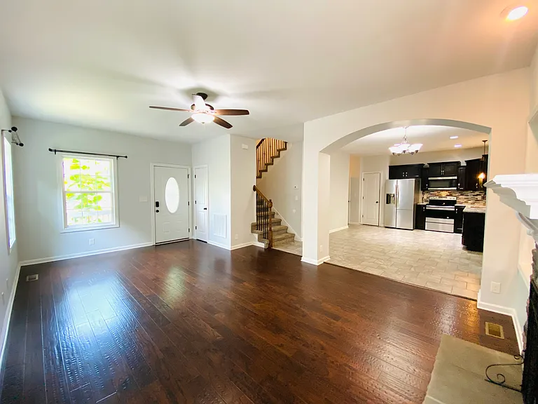 1194 Eagles Bluff Dr — Photo 8