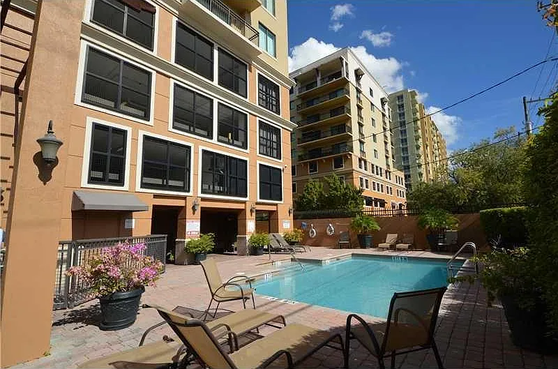 3 bed, 1165 sqft, $3,480 — Photo 3