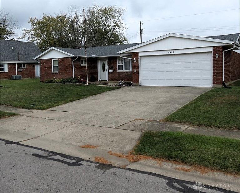 1st image of 2016 Fair Oaks Dr