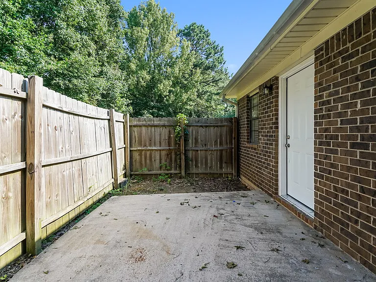 8373 Warren Dr — Photo 15