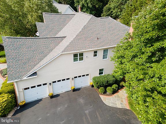3rd image of 12716 Autumn Crest Dr