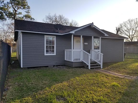 3rd image of 8118 Crestview Dr
