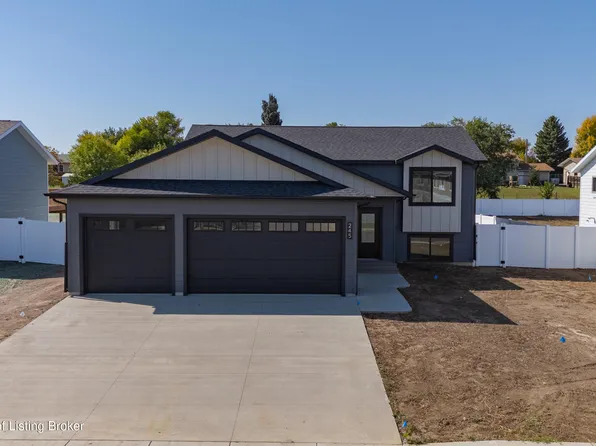 245 15th Ave E, Dickinson, ND 58601