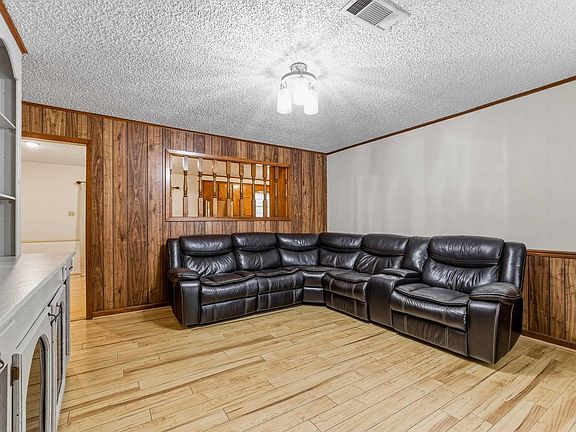 5th image of 10659 Oak Dr