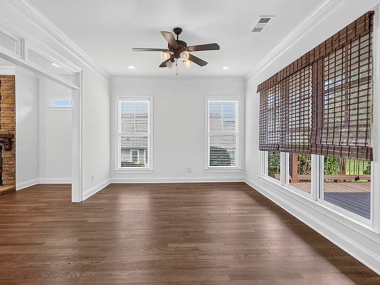 1081 Carriage Ridge Dr — Photo 18