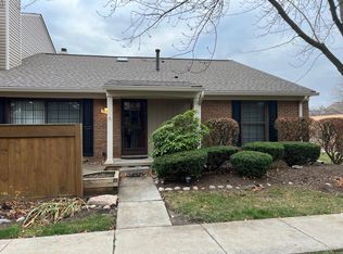 39930 Crosswinds Dr, Novi, MI 48375