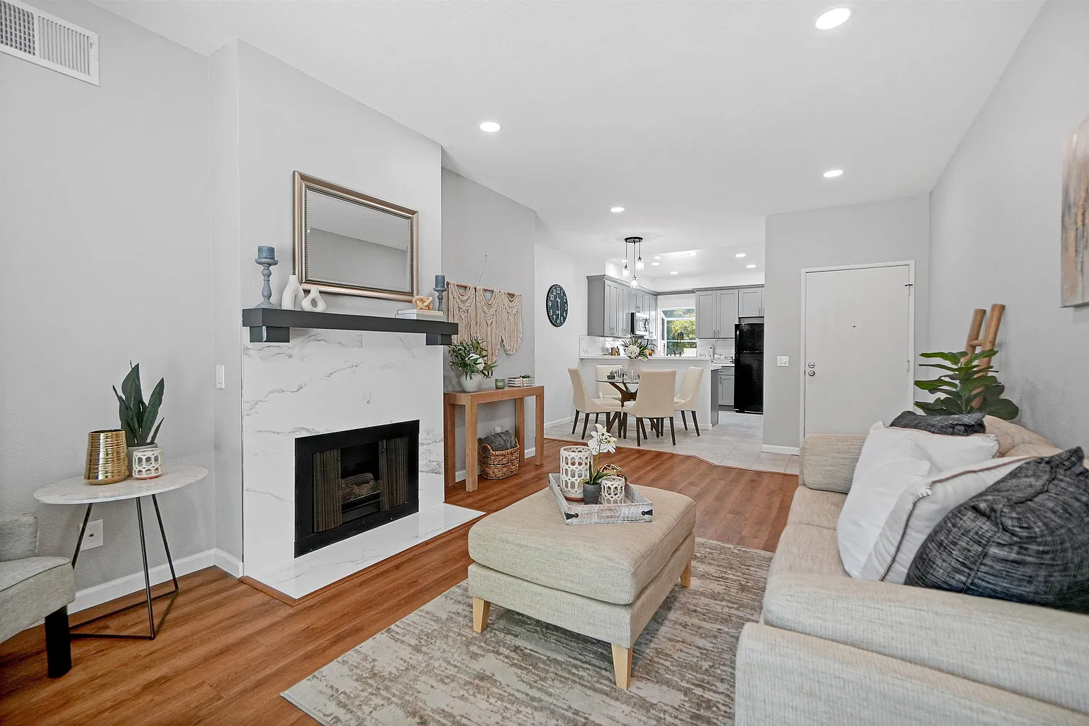 3530 Oakwood Ter APT 102 photo 1