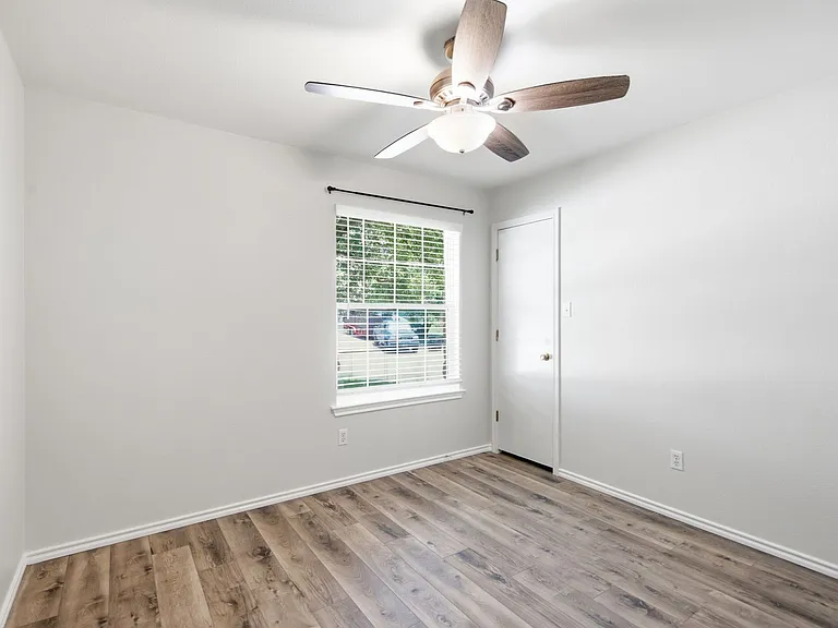 209 Rinehardt St — Photo 10