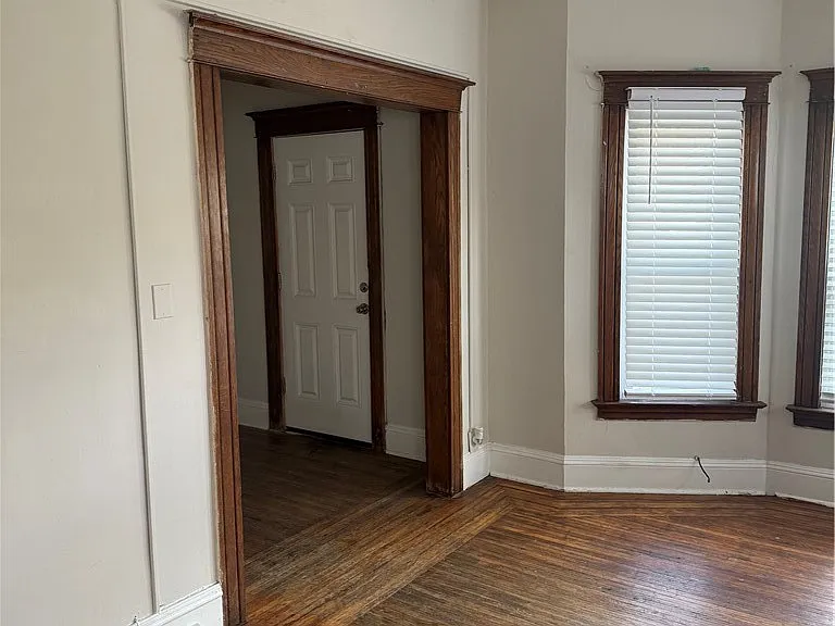 238 Oxford Ave #UPPER — Photo 9