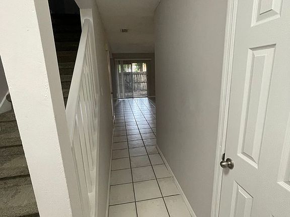 3rd image of 511 S Summerlin Ave