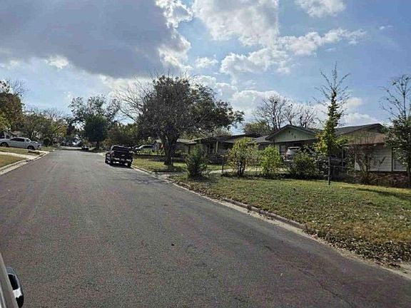 4th image of 809 S 36th St