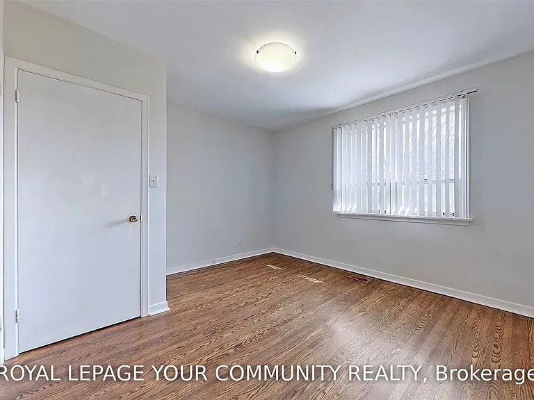 79 Patricia Ave #MAIN LEVEL — Photo 28