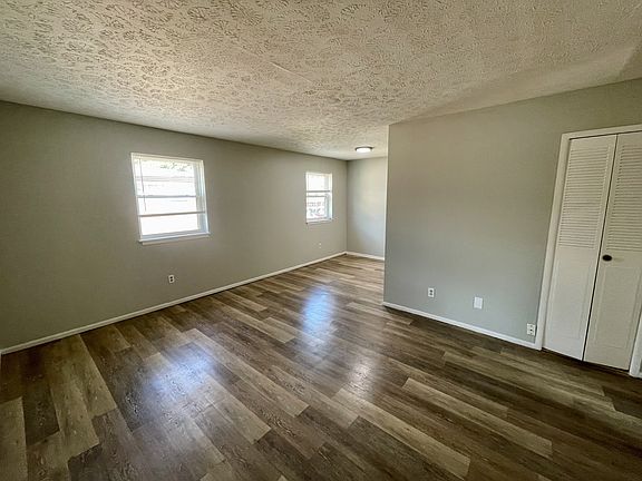 2nd image of 4202-4204 Foreman Ln