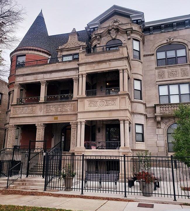 1st image of 4710 S King Dr #104