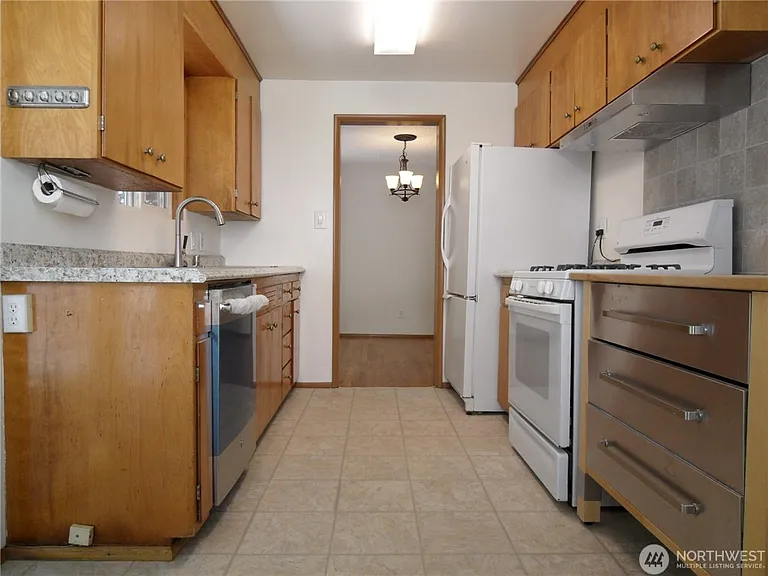 10210 NE 23rd St — Photo 6