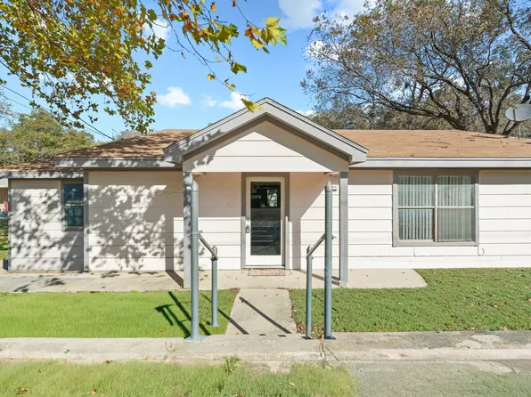 302 W Decatur St, Chico, TX 76431