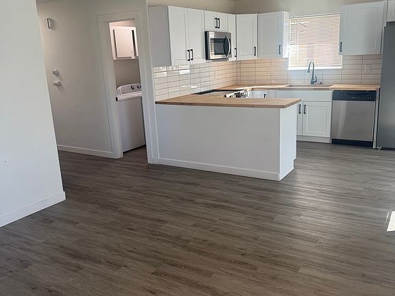 2nd image of 2834 Carmel Cir