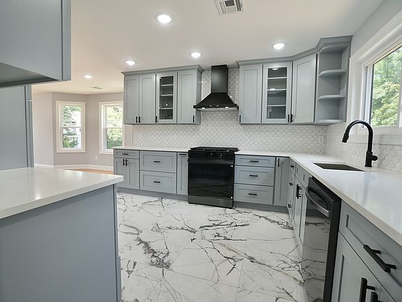 2nd image of 226 Park Ave Floor 2