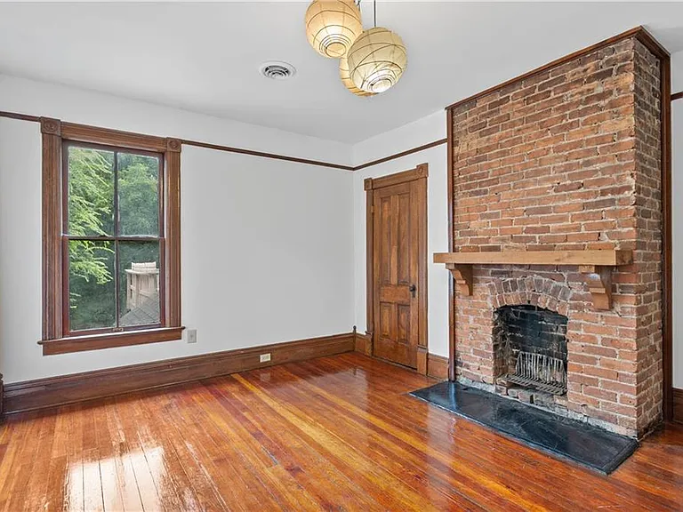 235 Elizabeth St NE #B — Photo 15