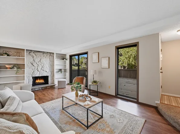 2106 Tamarin Trl, Golden Valley, MN 55427