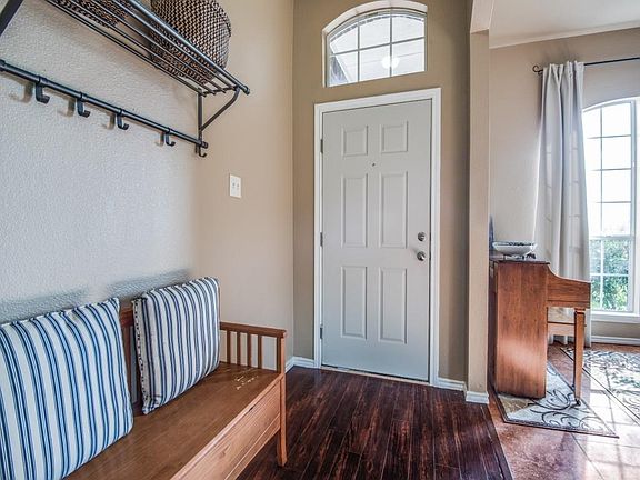 5th image of 7989 Glenway Dr