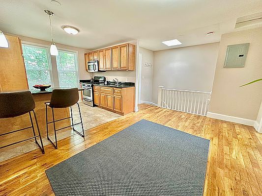 2nd image of 2135 24th St Floor 2