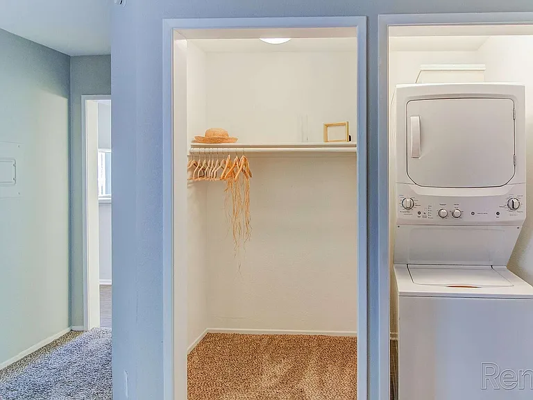 Idyllwillow Built-In Laundry
