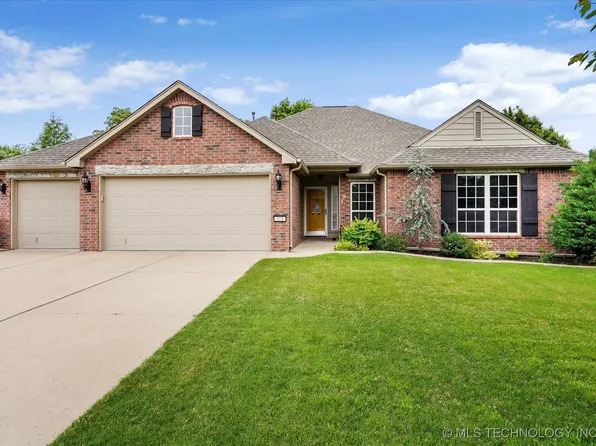 110 E Elmira Pl, Broken Arrow, OK 74012