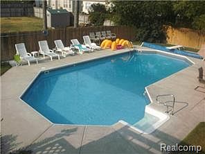 3rd image of 726 Estes Ct