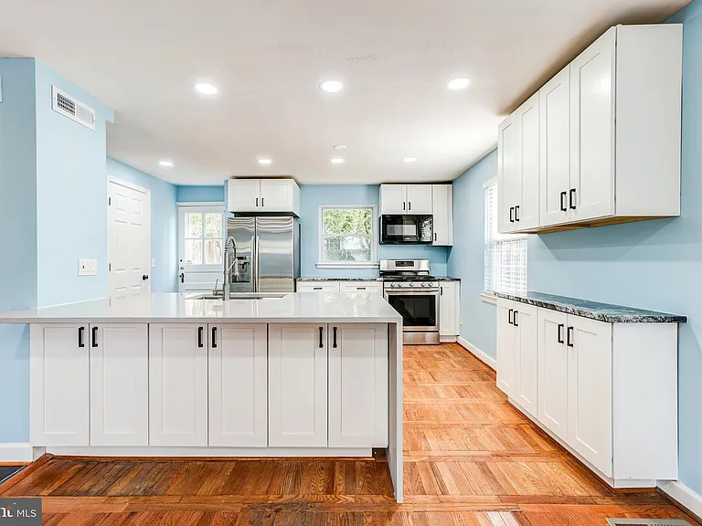 849 S Glebe Rd — Photo 9