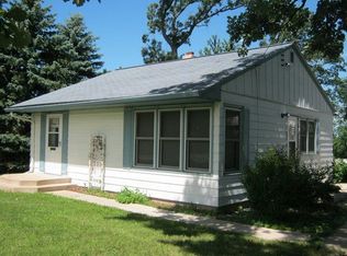 2711 Stillwater Rd E, Maplewood, MN 55119