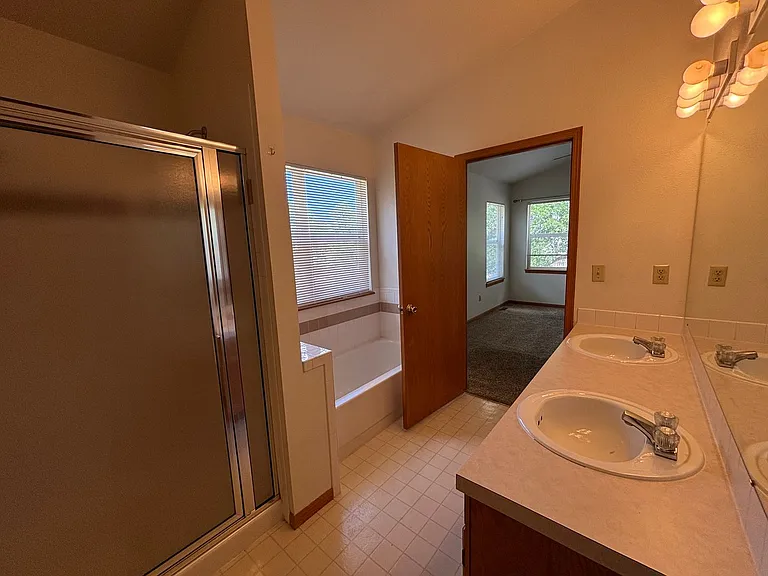 3425 Red Mountain Dr — Photo 24