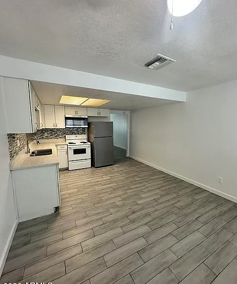 5318 W Turney Ave #3 — Photo 3