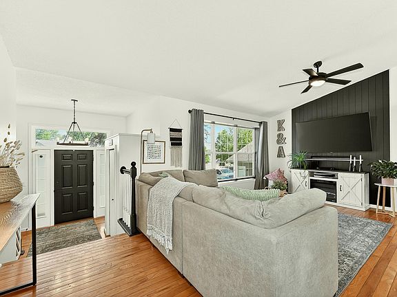 3rd image of 4956 4th St NW