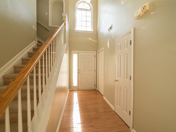 3rd image of 716 Bent Hollow Ct