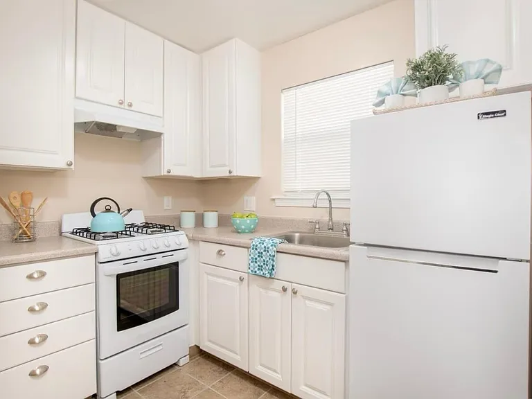 330 Arleta Ave — Photo 8