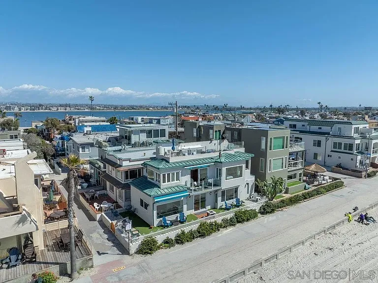 3911 Ocean Front Walk — Photo 21