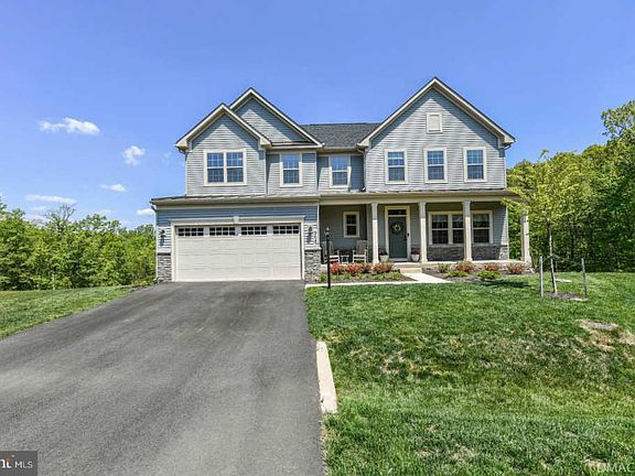 3rd image of 9687 Amelia Ct