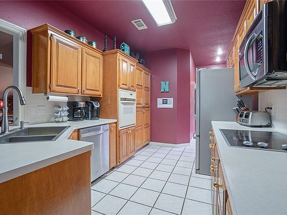 5th image of 1915 Parkridge Dr