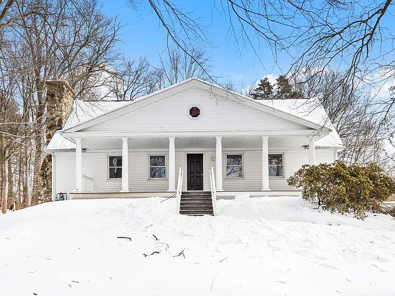 17 N Maple St — Photo 2