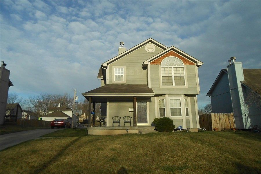 1st image of 712 Ewing Ave