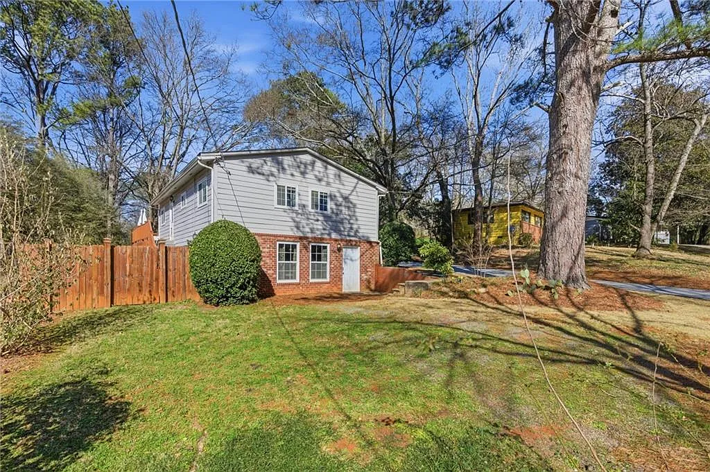 4 bed, 2.0 bath, 1912 sqft, $2,650 — Photo 1