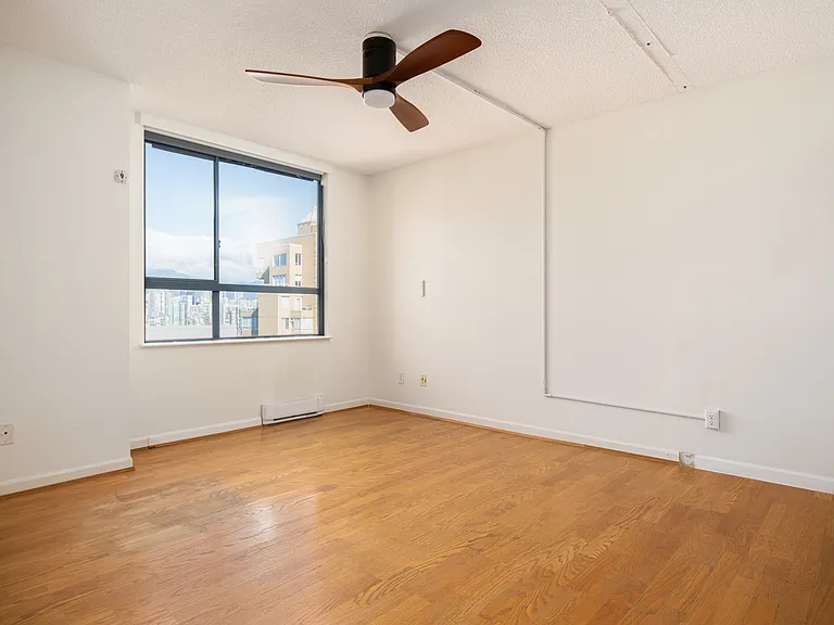 1268 Broadway W #720 — Photo 8