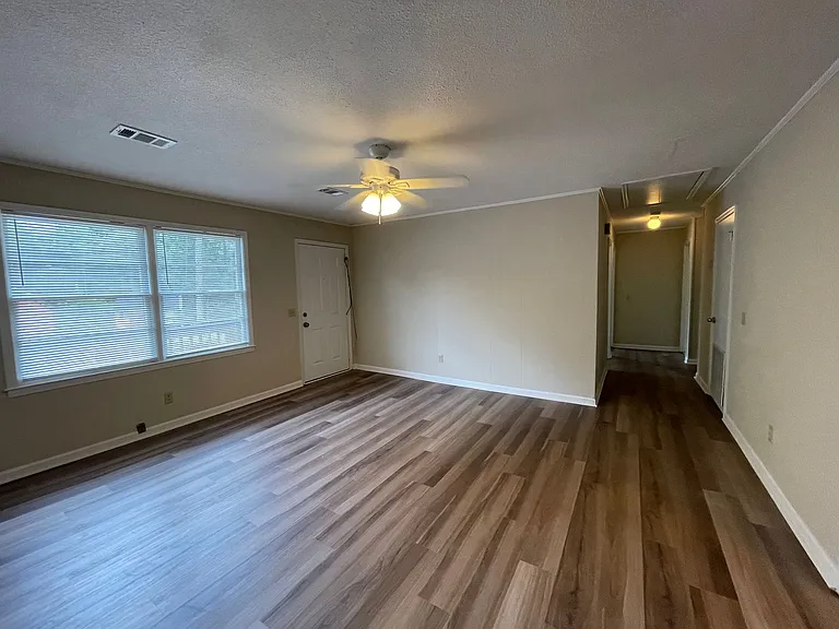 207 Charleston Ave — Photo 8