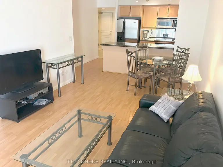 140 Simcoe St #610 — Photo 13